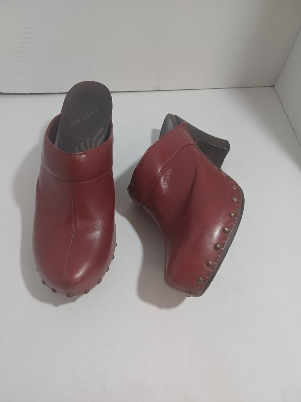 Dansko Rae Red Leather Slip on Heeled Clogs Size 7.5 Mules Artsy Boho Chic